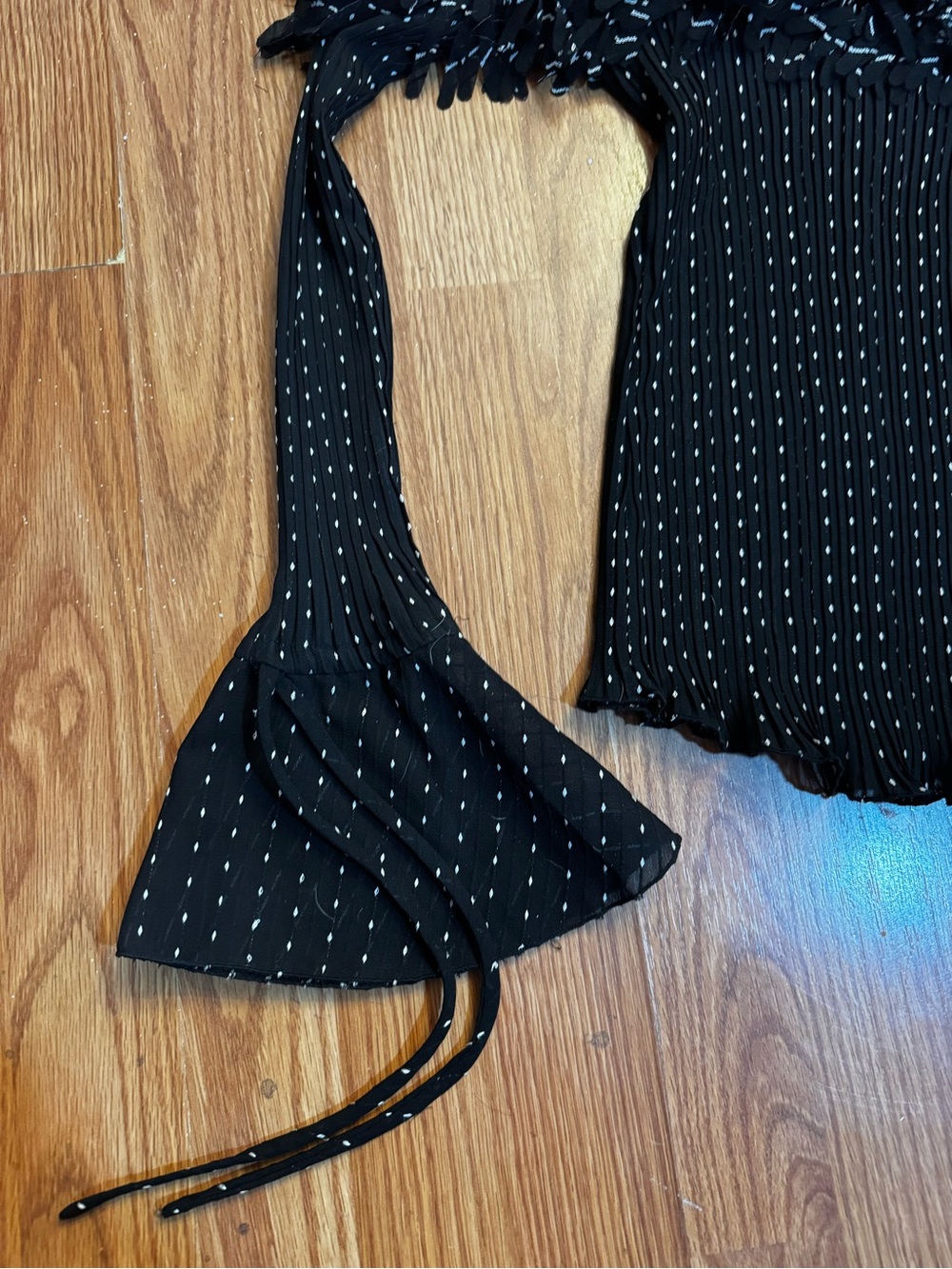 Vintage Ruffle Long sleeve - Picture 2 of 10